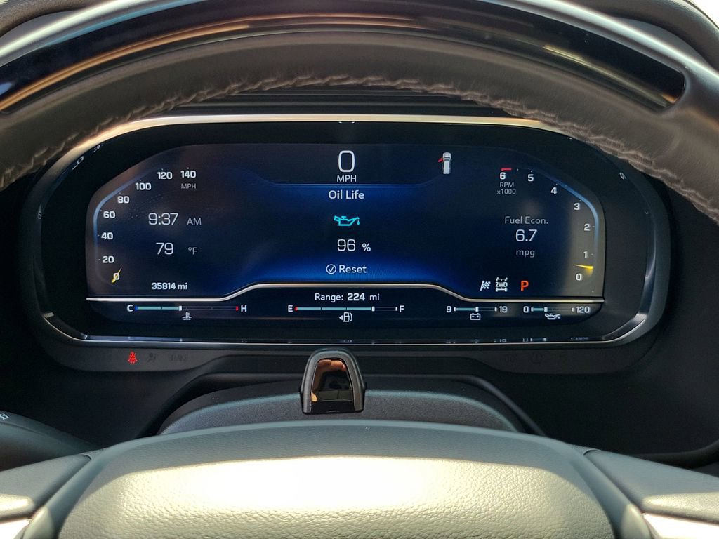 Used 2023 Chevrolet Suburban Premier w/ Advanced Technology Package image 27