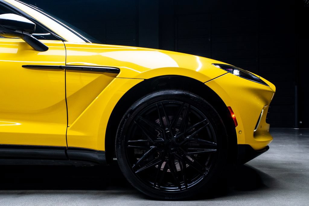 Used 2022 Aston Martin DBX AWD/4WD image 14