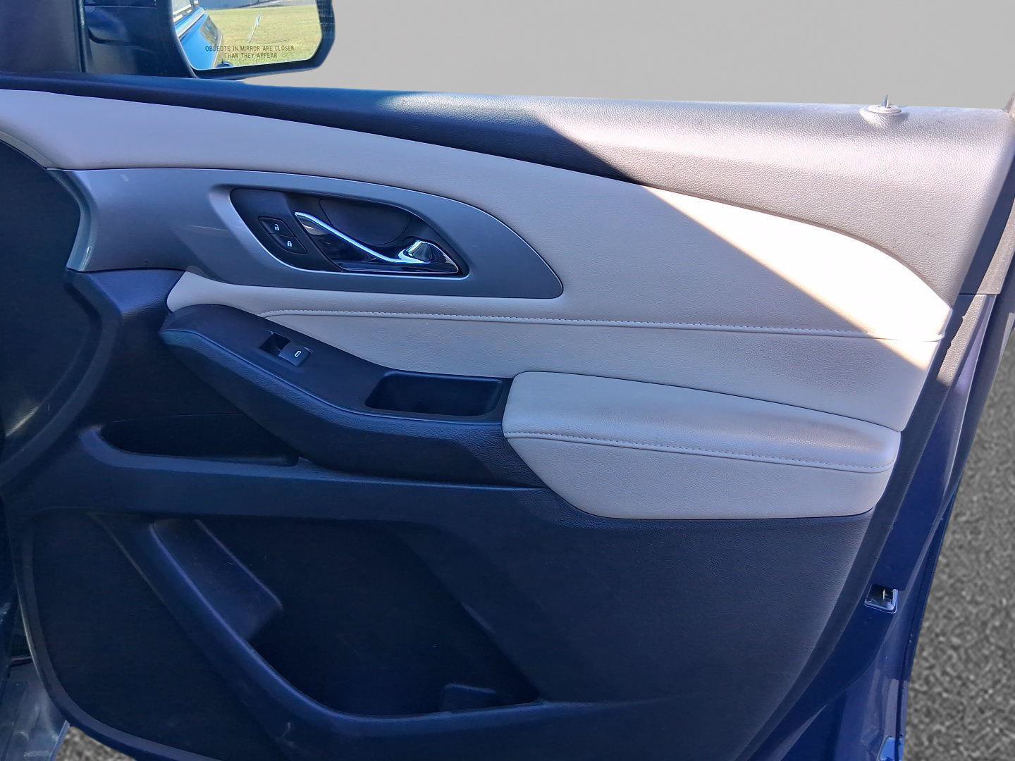 Used 2022 Chevrolet Traverse LT FWD image 8