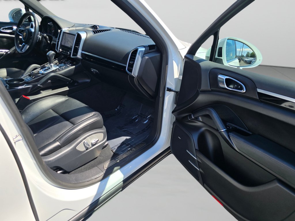 Used 2018 Porsche Cayenne S AWD/4WD image 29