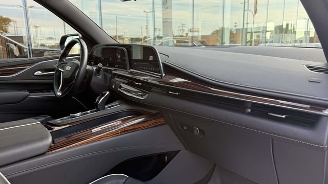 Used 2022 Cadillac Escalade Premium Luxury AWD/4WD image 53