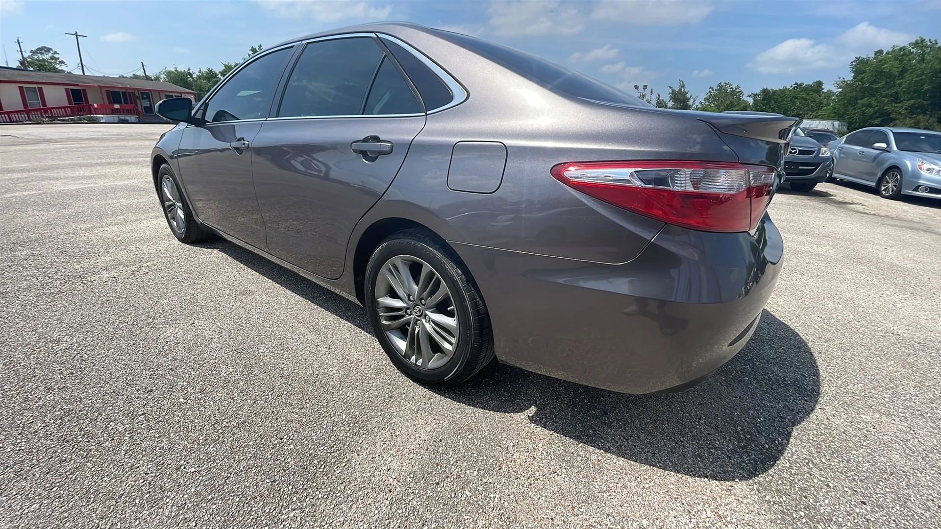 Used 2016 Toyota Camry SE FWD image 3