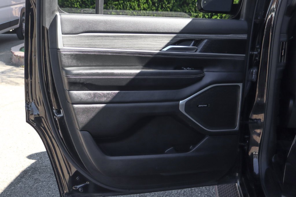 Used 2024 Jeep Wagoneer Series II RWD image 40