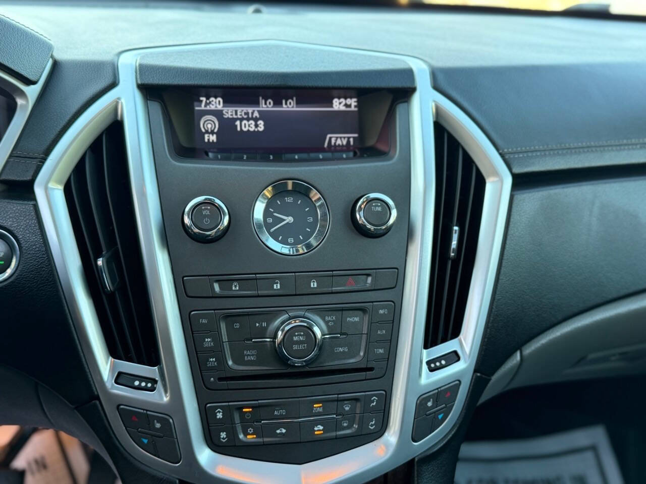 Used 2011 Cadillac SRX Luxury AWD/4WD image 16