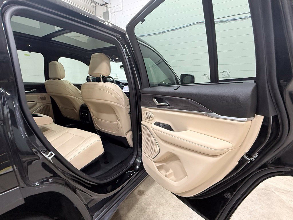Used 2022 Jeep Grand Cherokee Limited 4xe w/ Luxury Tech Group II AWD/4WD image 42