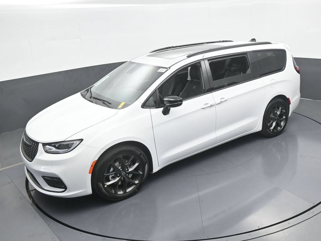 New 2026 Chrysler Pacifica Limited w/ S Appearance Package FWD image 42