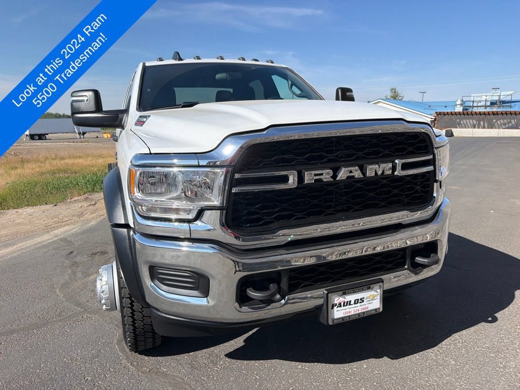 Used 2024 RAM 5500 Tradesman w/ Chrome Appearance Group AWD/4WD image 3