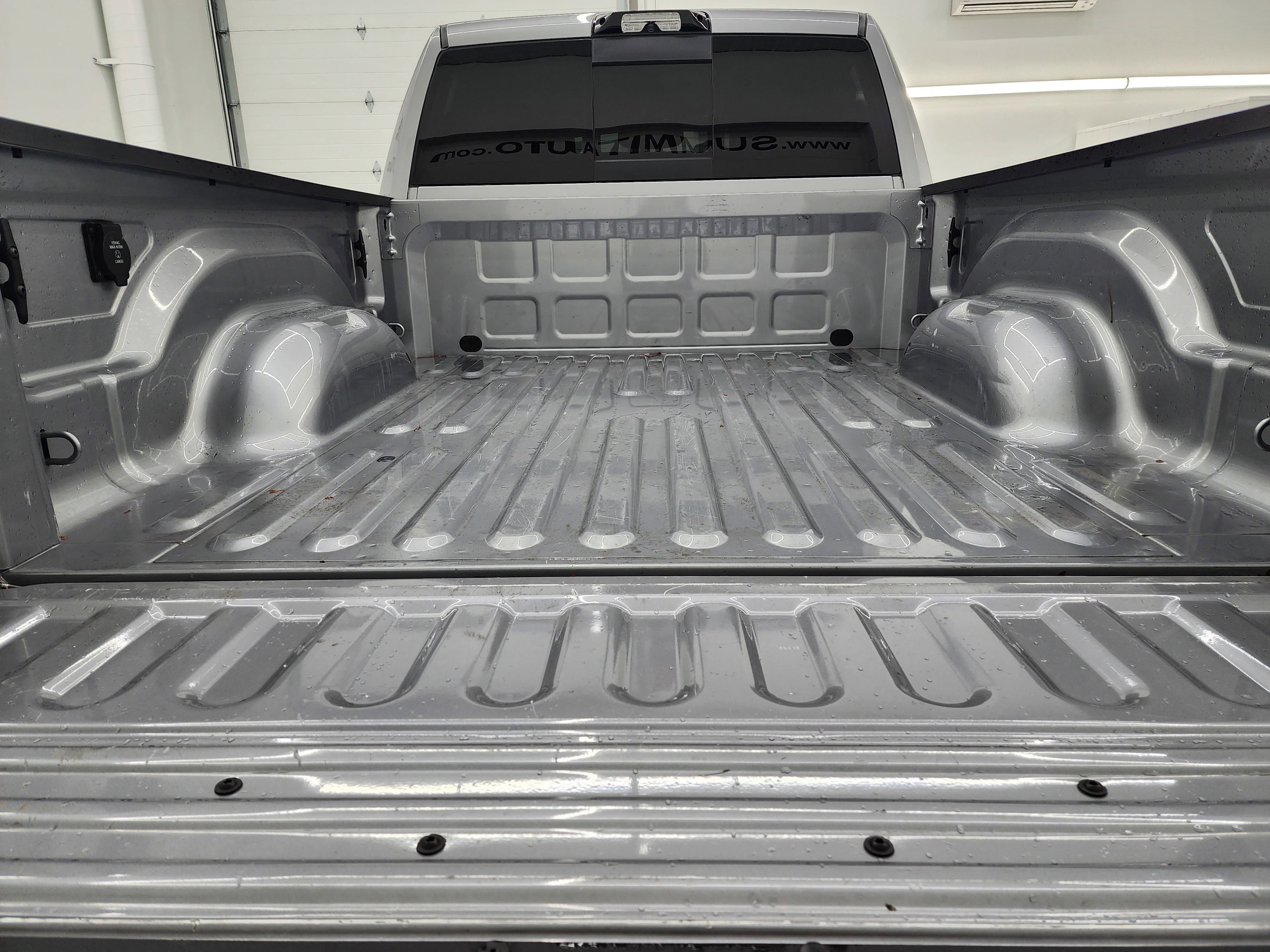 Used 2024 RAM 2500 Laramie w/ Night Edition image 27