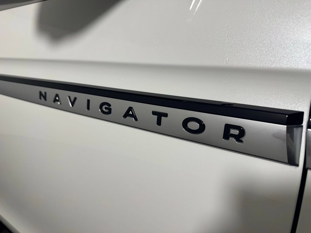 New 2026 Lincoln Navigator Reserve AWD/4WD image 11