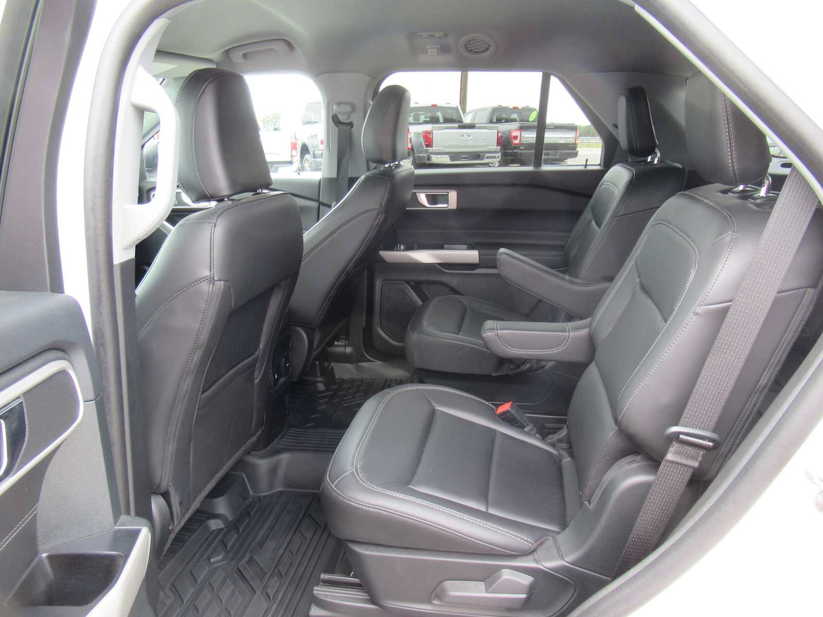 Used 2024 Ford Explorer XLT w/ Equipment Group 202A AWD/4WD image 15