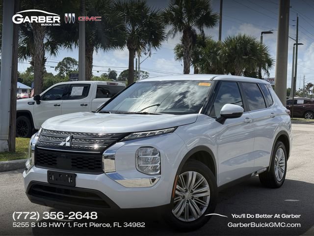 Used 2024 Mitsubishi Outlander ES FWD image 1