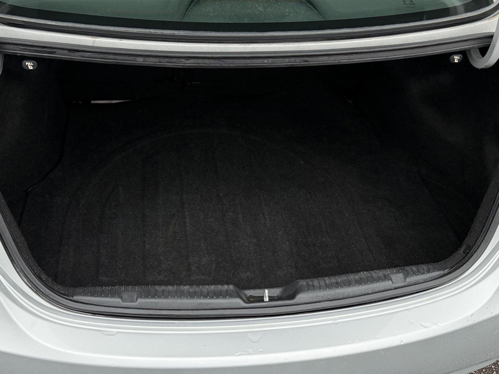 Used 2013 Hyundai Elantra GLS image 25