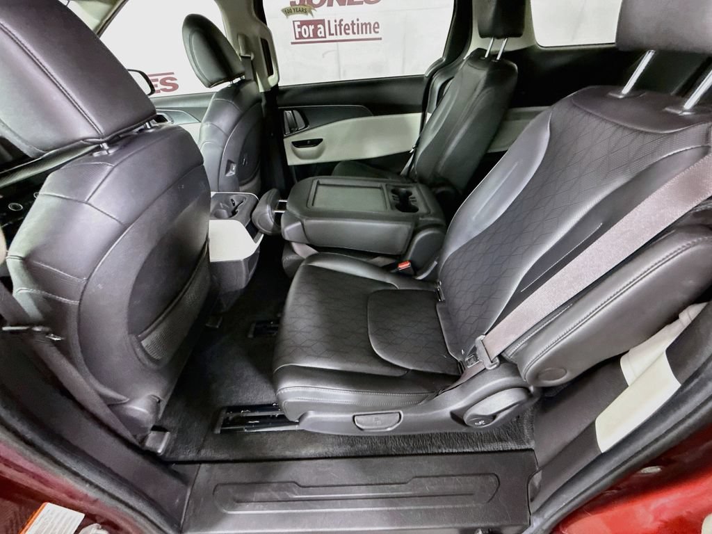 Used 2022 Kia Carnival LX FWD image 26