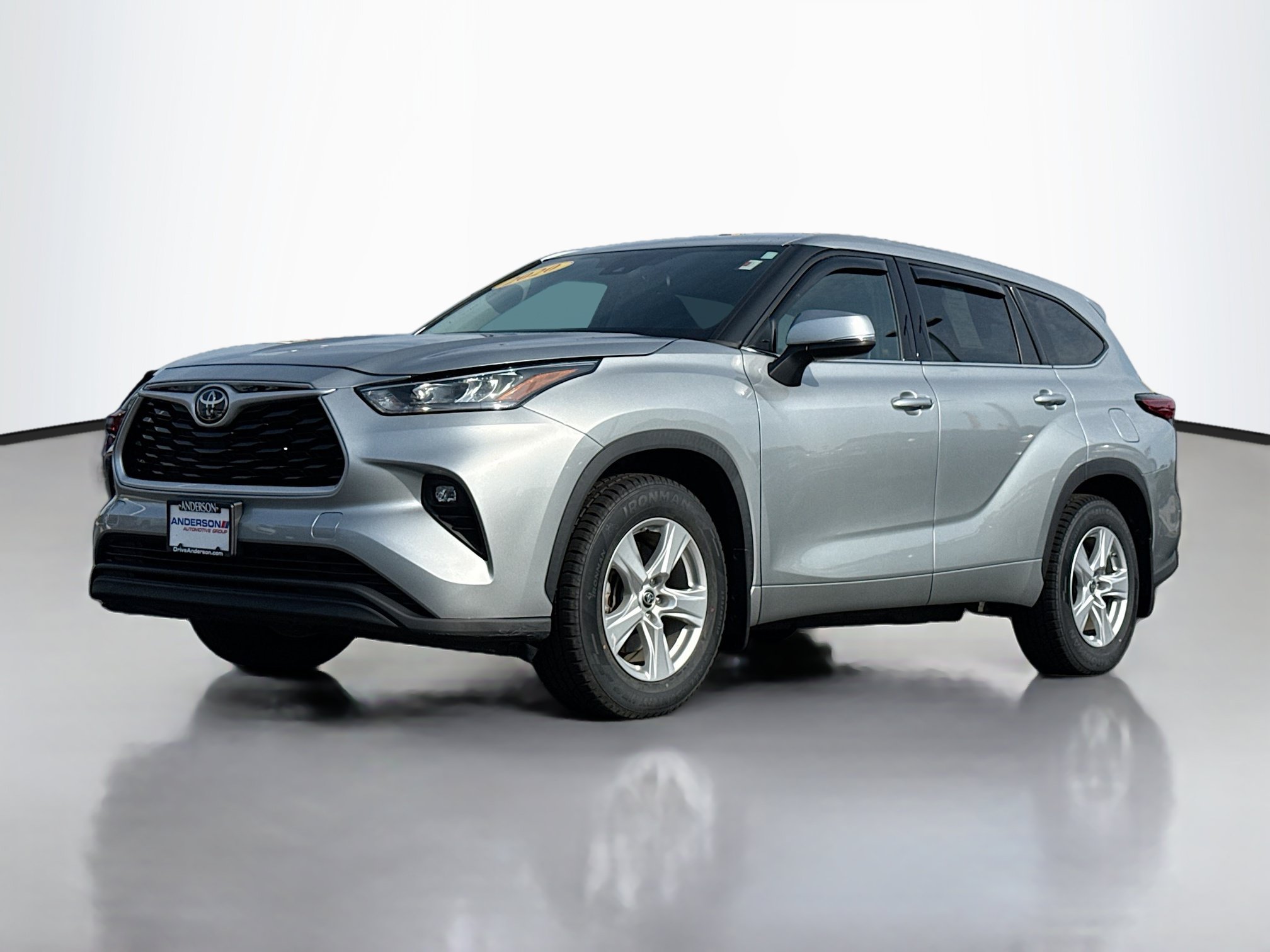 Used 2020 Toyota Highlander LE AWD/4WD image 13