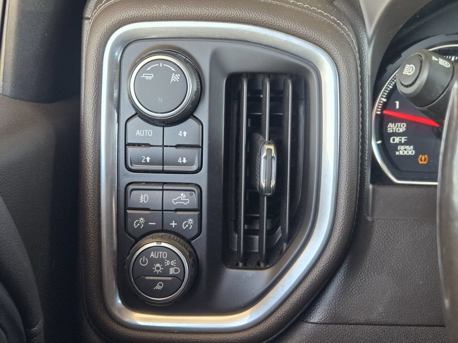 Used 2019 Chevrolet Silverado 1500 LTZ AWD/4WD image 20