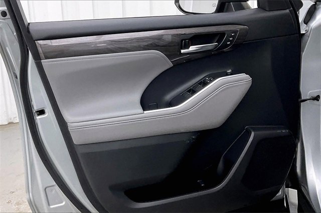 Used 2021 Toyota Highlander Platinum image 21