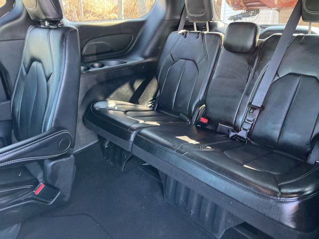 Used 2025 Chrysler Pacifica Select image 21