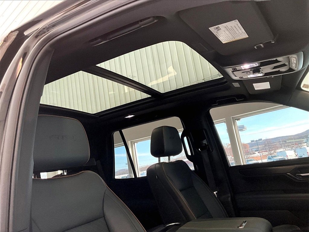 Used 2025 GMC Yukon AT4 w/ LPO, Floor Liner Package image 23