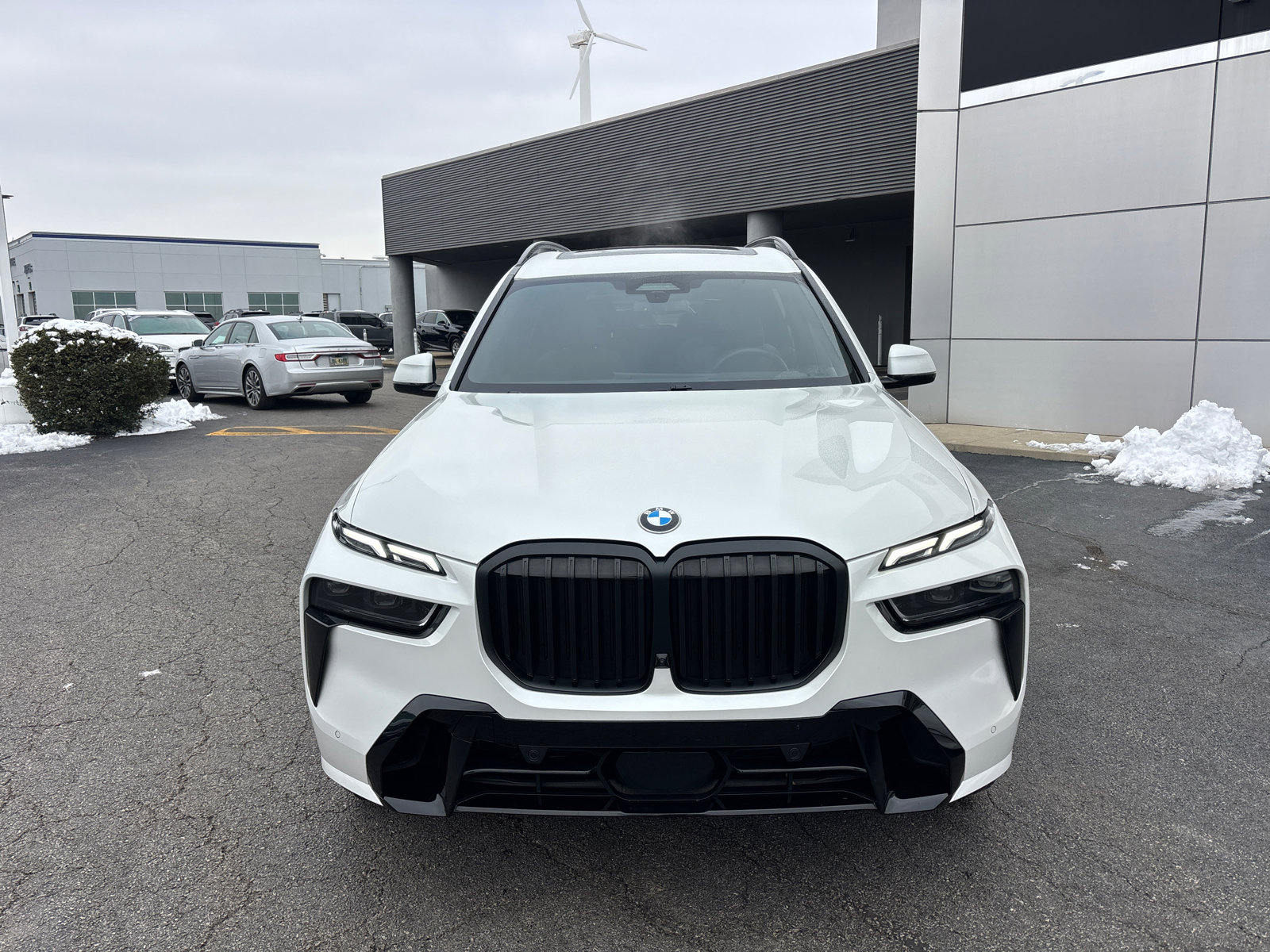 Used 2023 BMW X7 xDrive40i w/ M Sport Package image 2