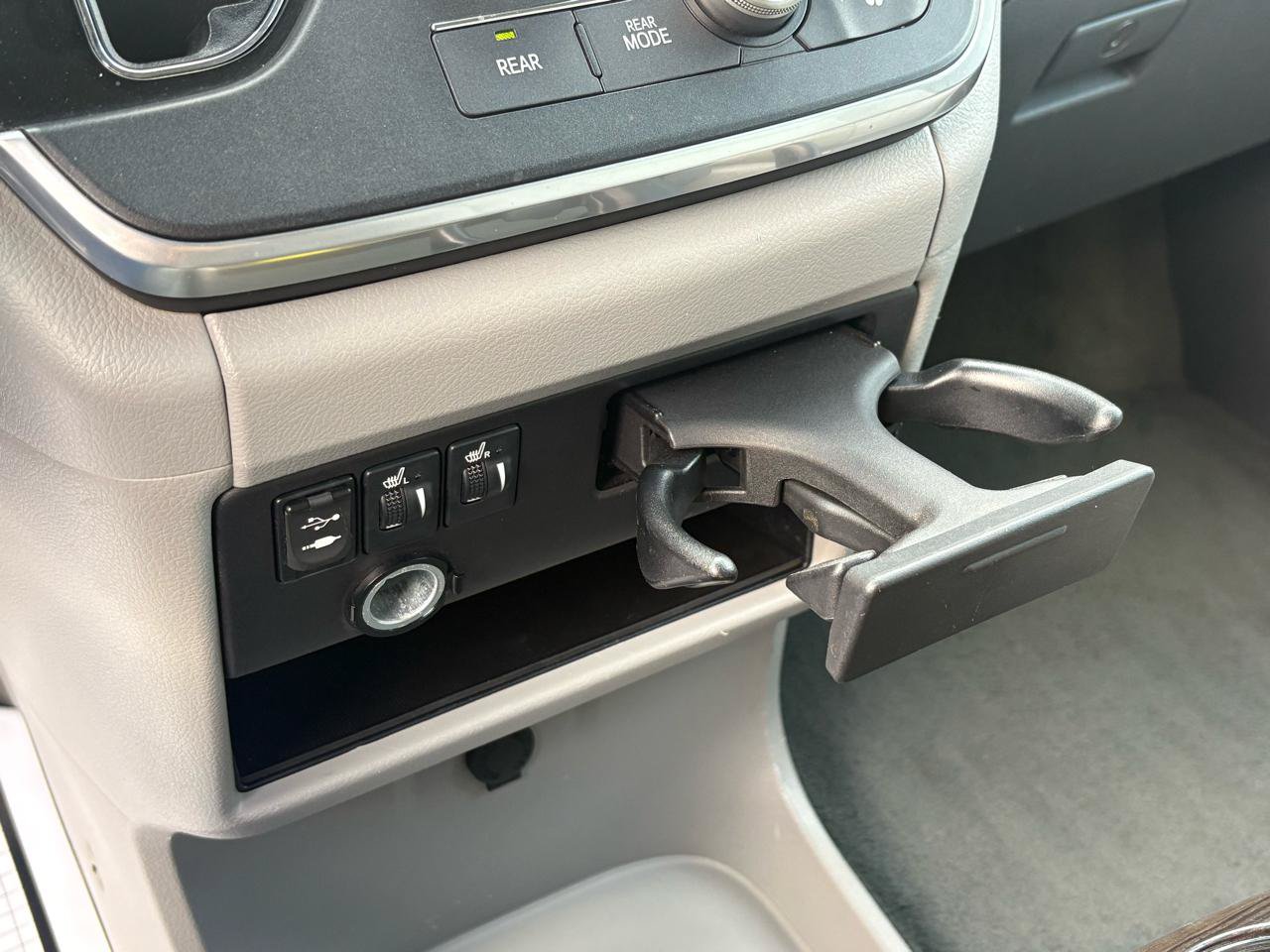 Used 2015 Toyota Sienna XLE w/ XLE Navigation Package FWD image 27