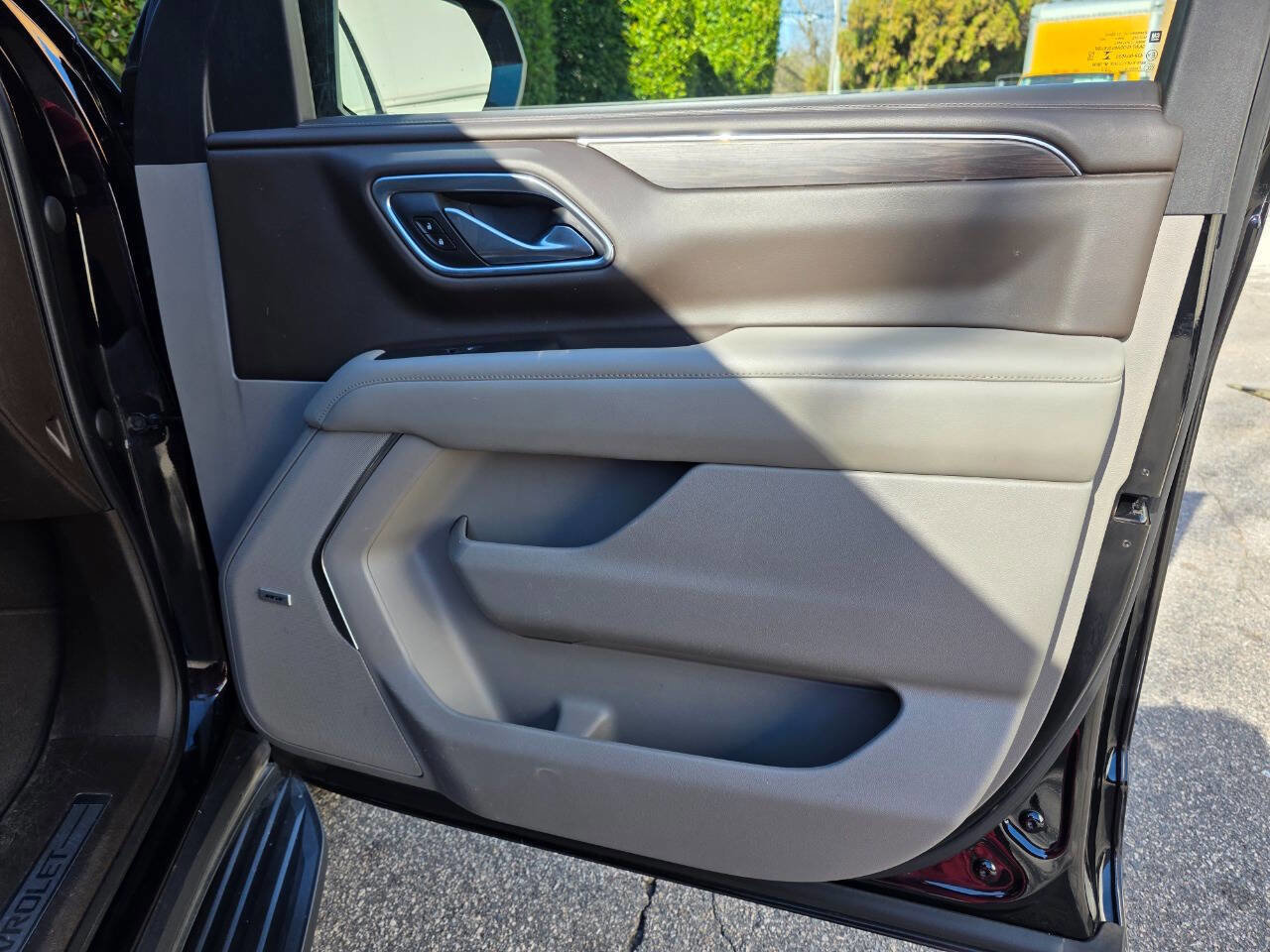 Used 2021 Chevrolet Suburban LT RWD image 34