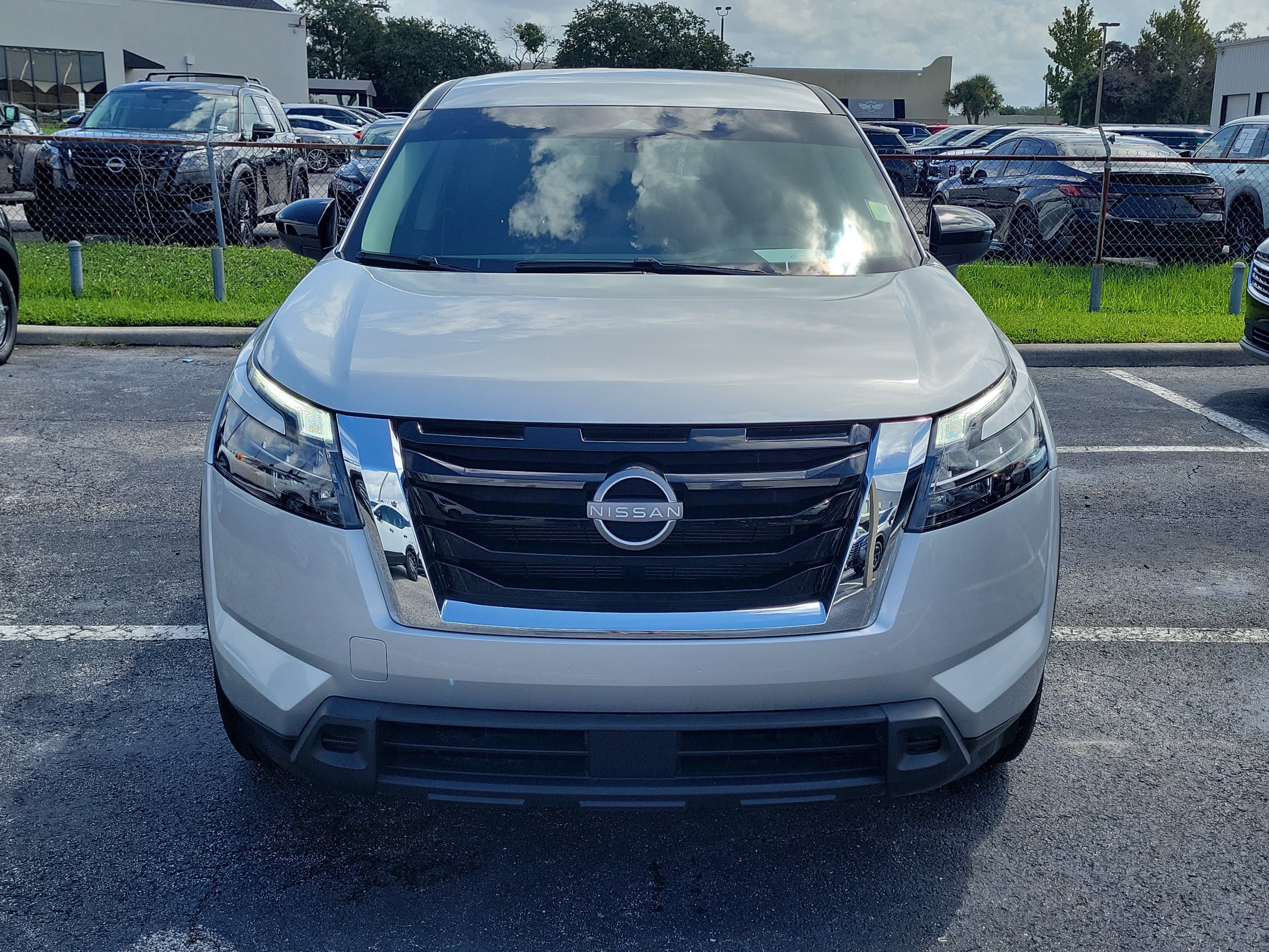 Certified 2025 Nissan Pathfinder S FWD image 2