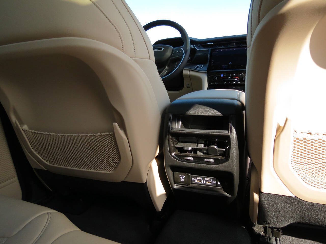 Used 2024 Jeep Grand Cherokee Limited w/ Luxury Tech Group II AWD/4WD image 20