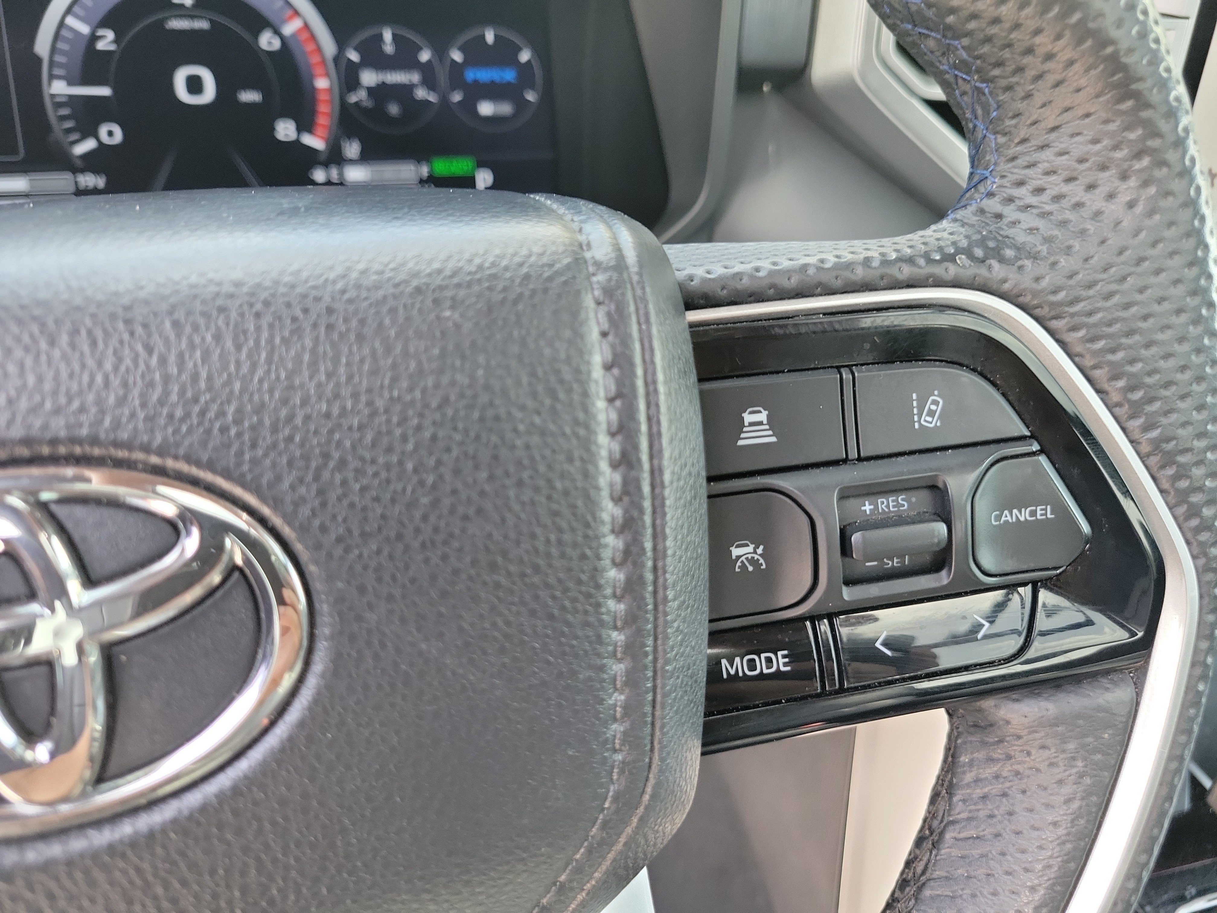 Used 2024 Toyota Tundra Platinum AWD/4WD image 32