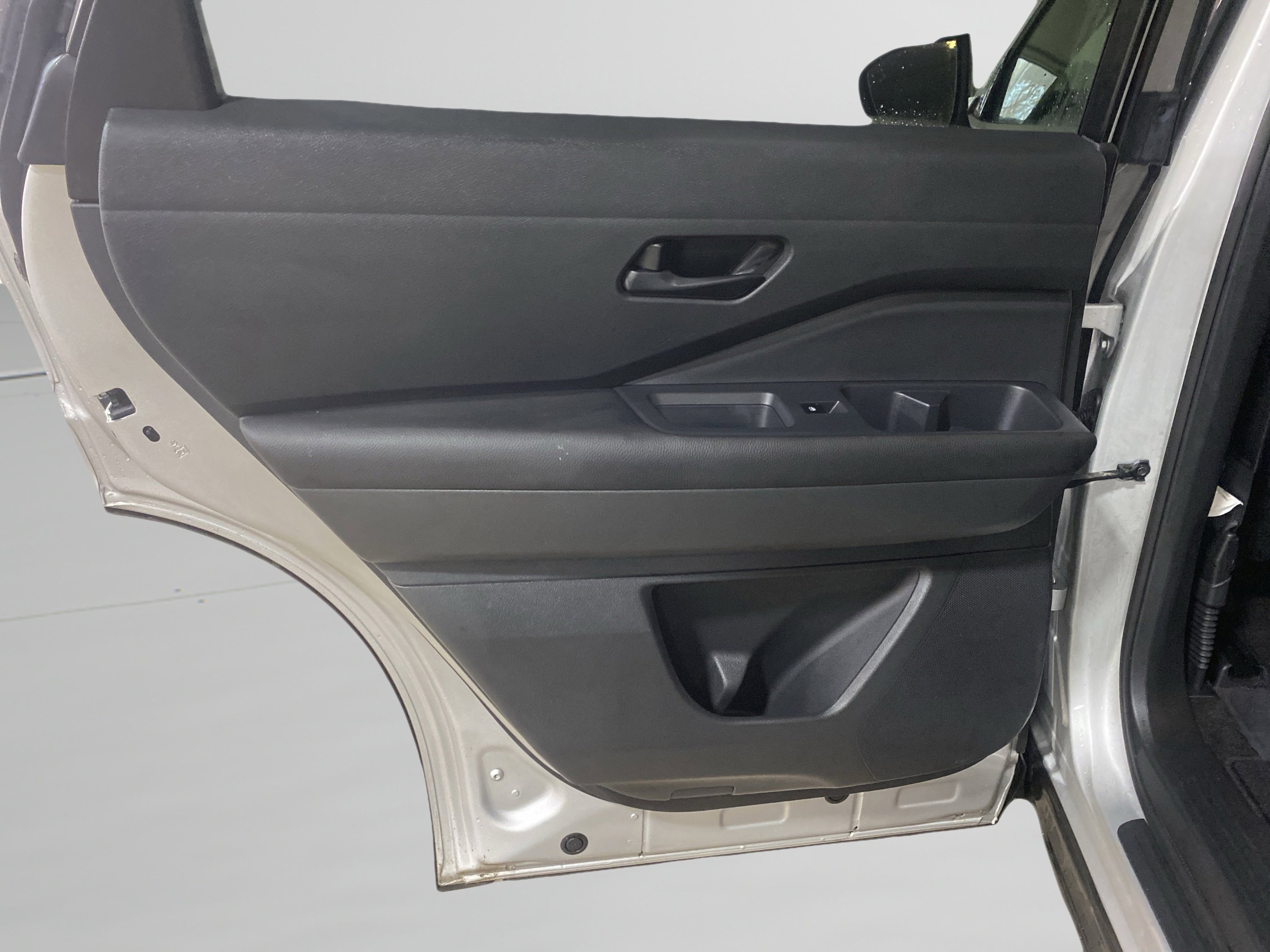 Used 2024 Nissan Pathfinder S image 10