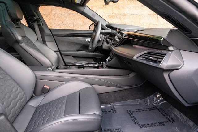 Used 2023 Audi e-tron GT Prestige image 30