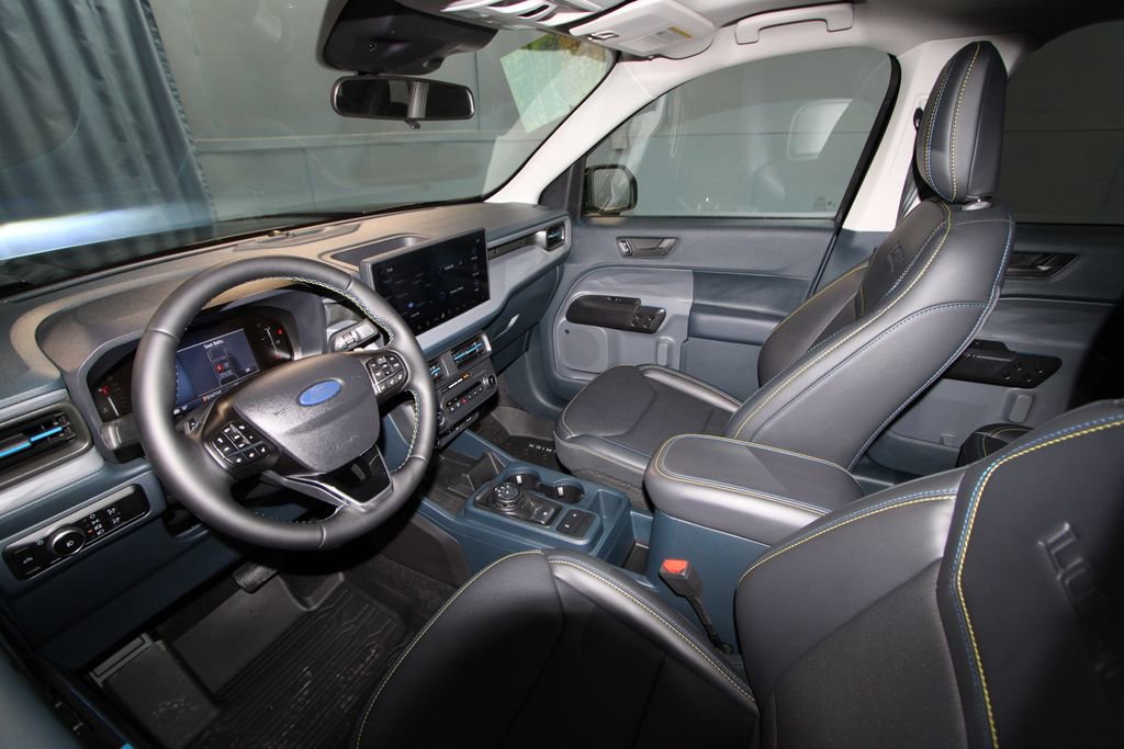 Used 2025 Ford Maverick Lobo image 2