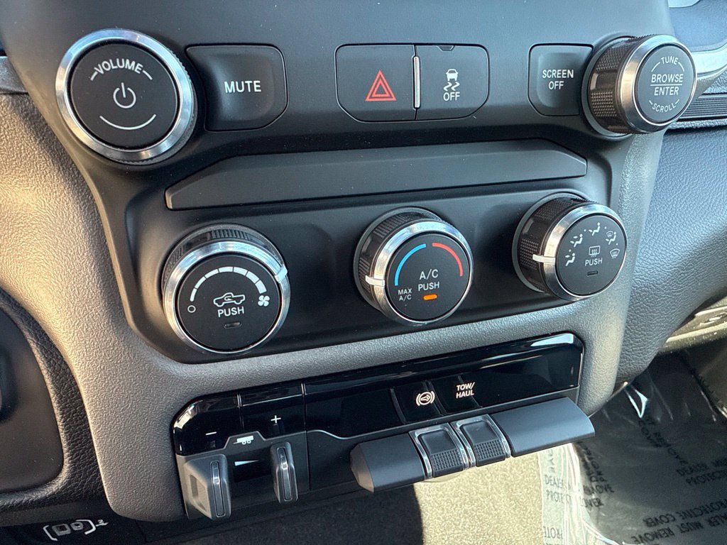 Used 2024 RAM 2500 Big Horn AWD/4WD image 98