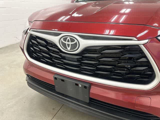 Used 2023 Toyota Highlander XLE FWD image 30