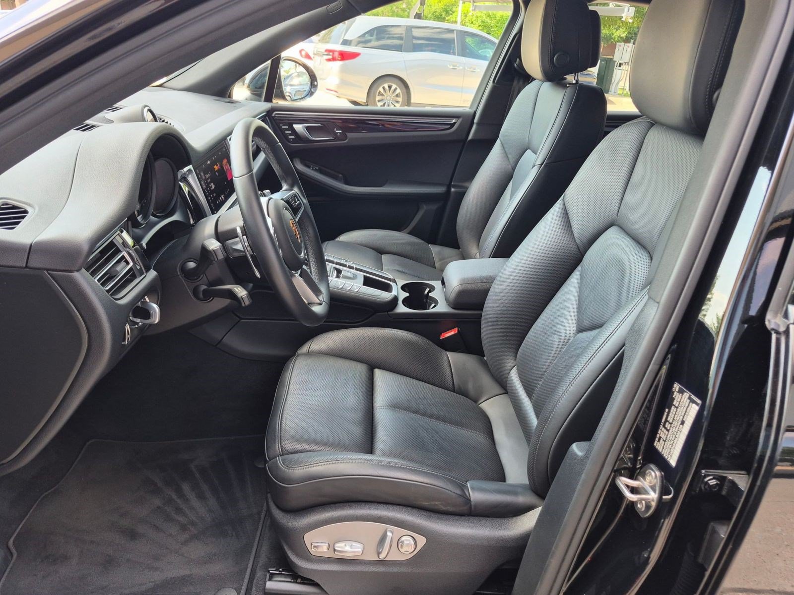 Certified 2021 Porsche Macan S AWD/4WD image 5