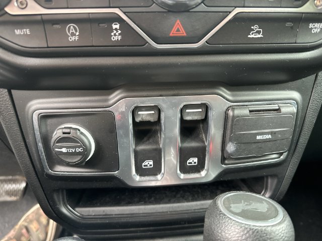 Used 2022 Jeep Wrangler Sport AWD/4WD image 18