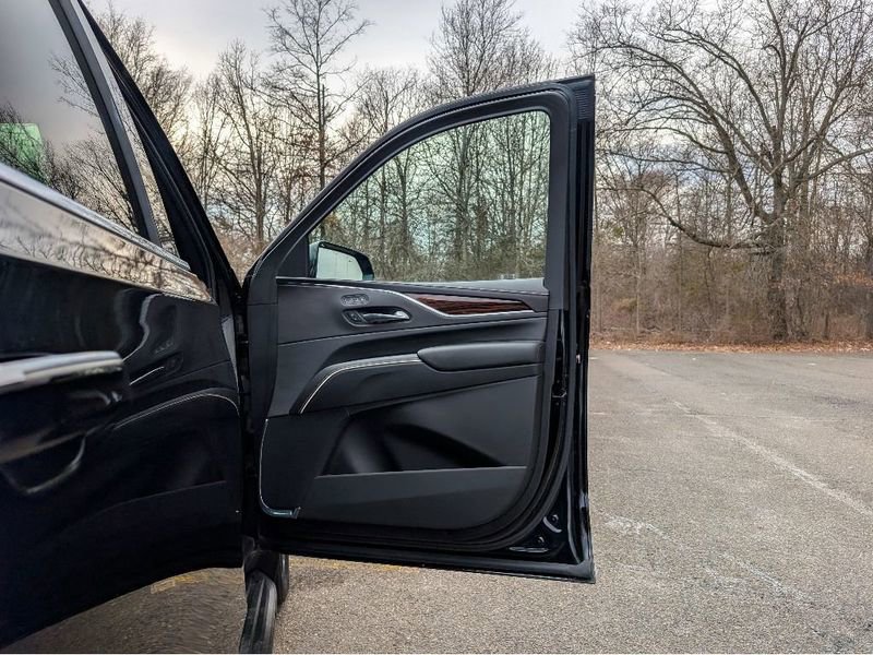 Used 2023 Cadillac Escalade ESV Premium Luxury image 14