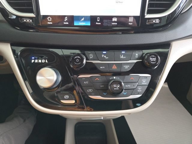 Used 2023 Chrysler Pacifica Touring-L FWD image 54