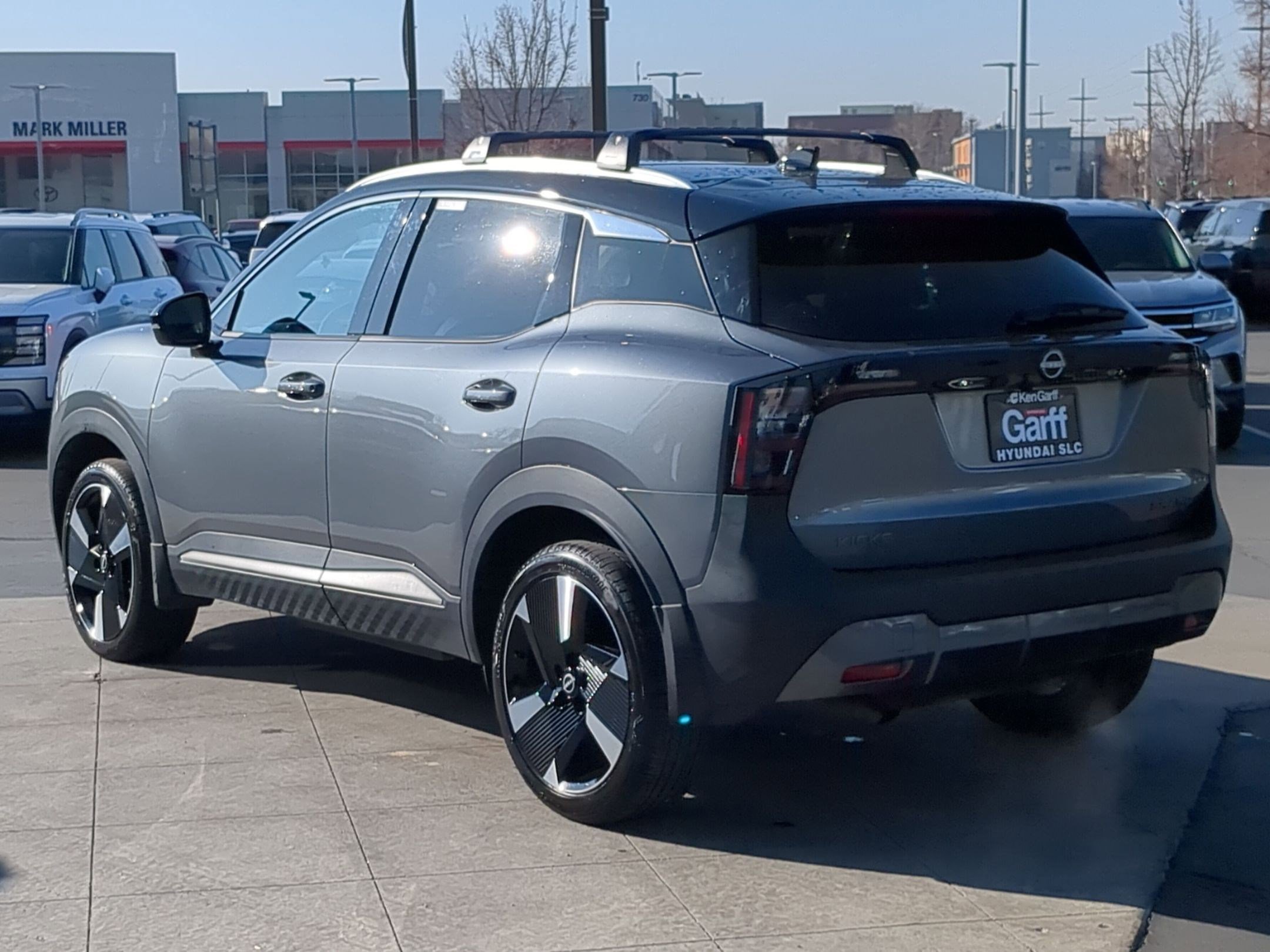 Used 2025 Nissan Kicks SR image 8