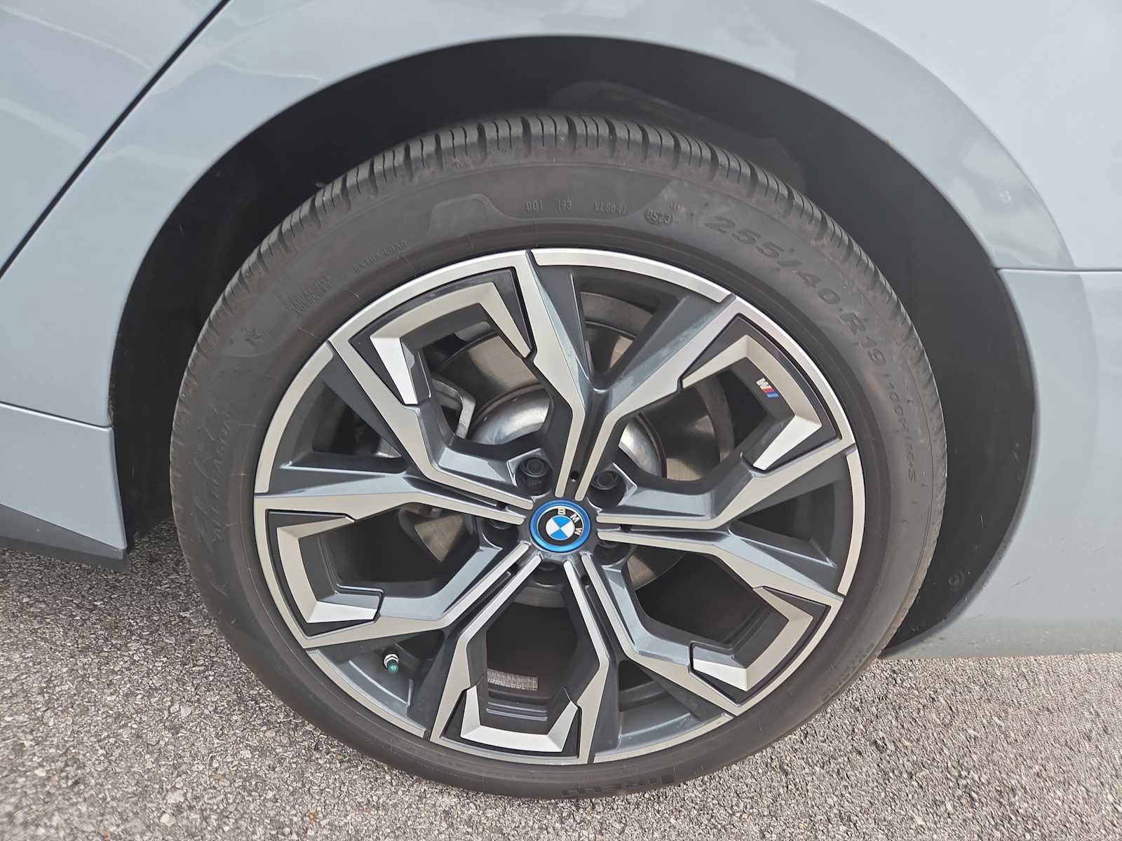 Used 2023 BMW i4 eDrive40 w/ M Sport Package image 8