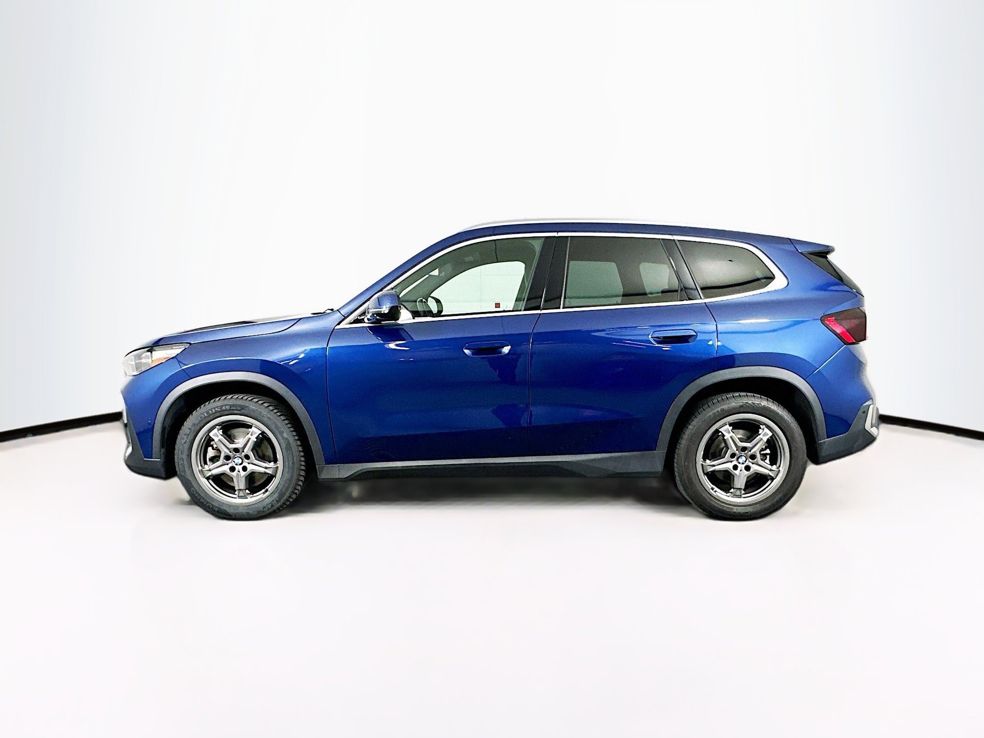 Used 2023 BMW X1 xDrive28i AWD/4WD image 4