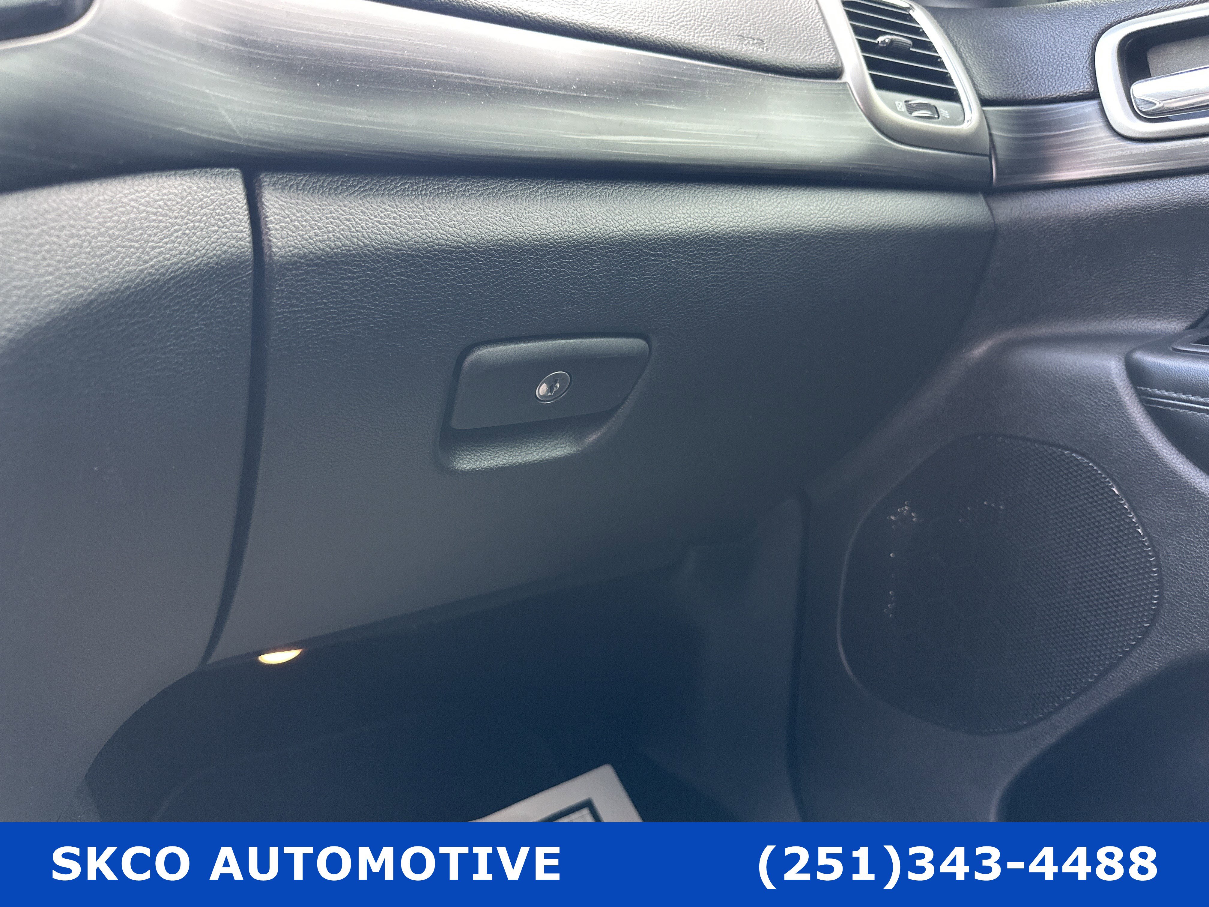 Used 2020 Jeep Grand Cherokee Altitude image 24