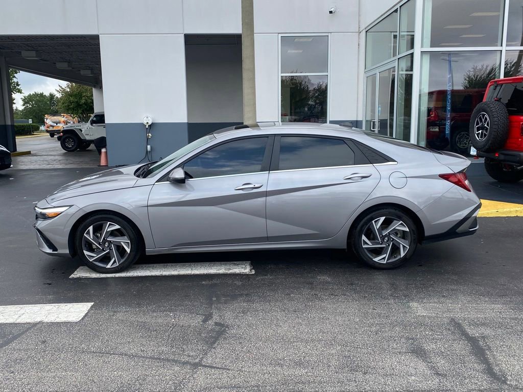 Used 2025 Hyundai Elantra SEL FWD image 6