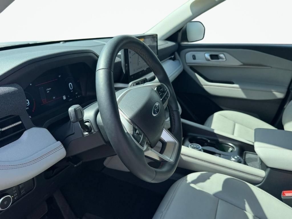 Used 2025 Ford Explorer Active w/ Active Comfort Package AWD/4WD image 25