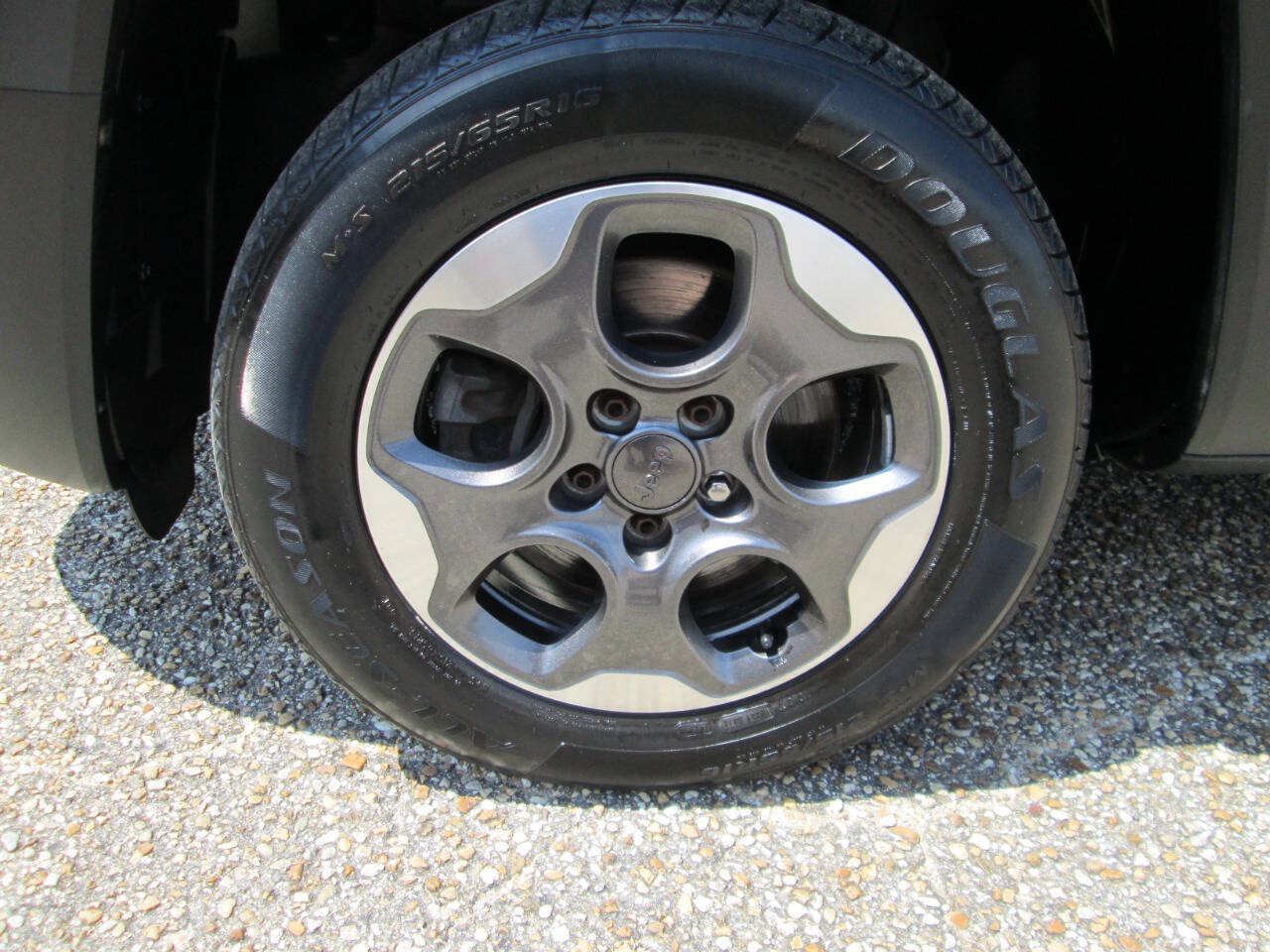Used 2015 Jeep Renegade Latitude AWD/4WD image 6