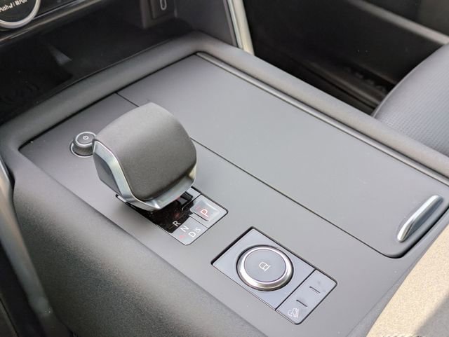 New 2026 Land Rover Discovery S image 9