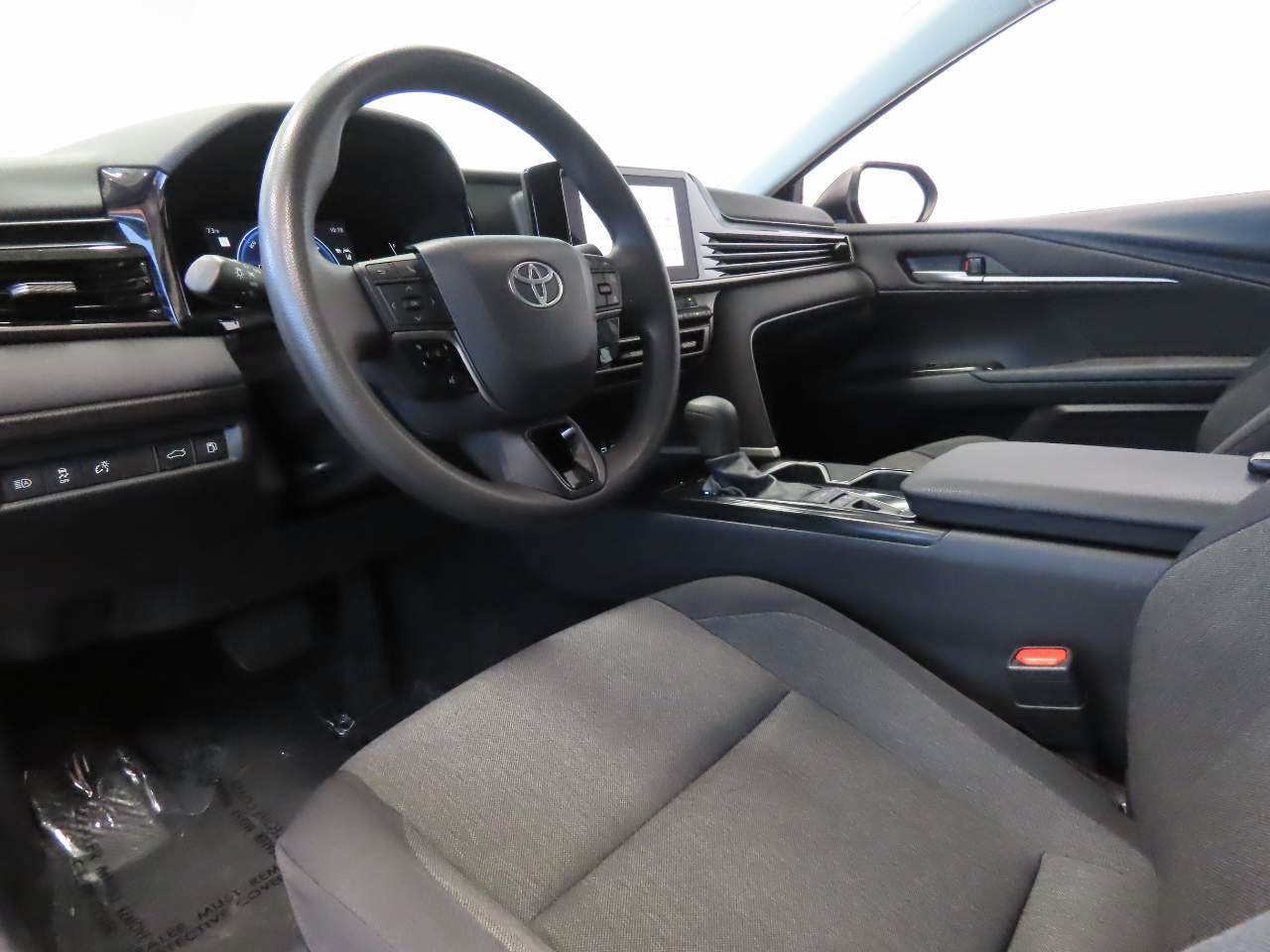 Used 2025 Toyota Camry LE FWD image 13