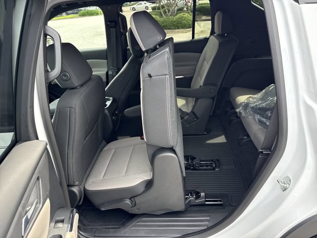 Used 2026 Chevrolet Traverse LT FWD image 13