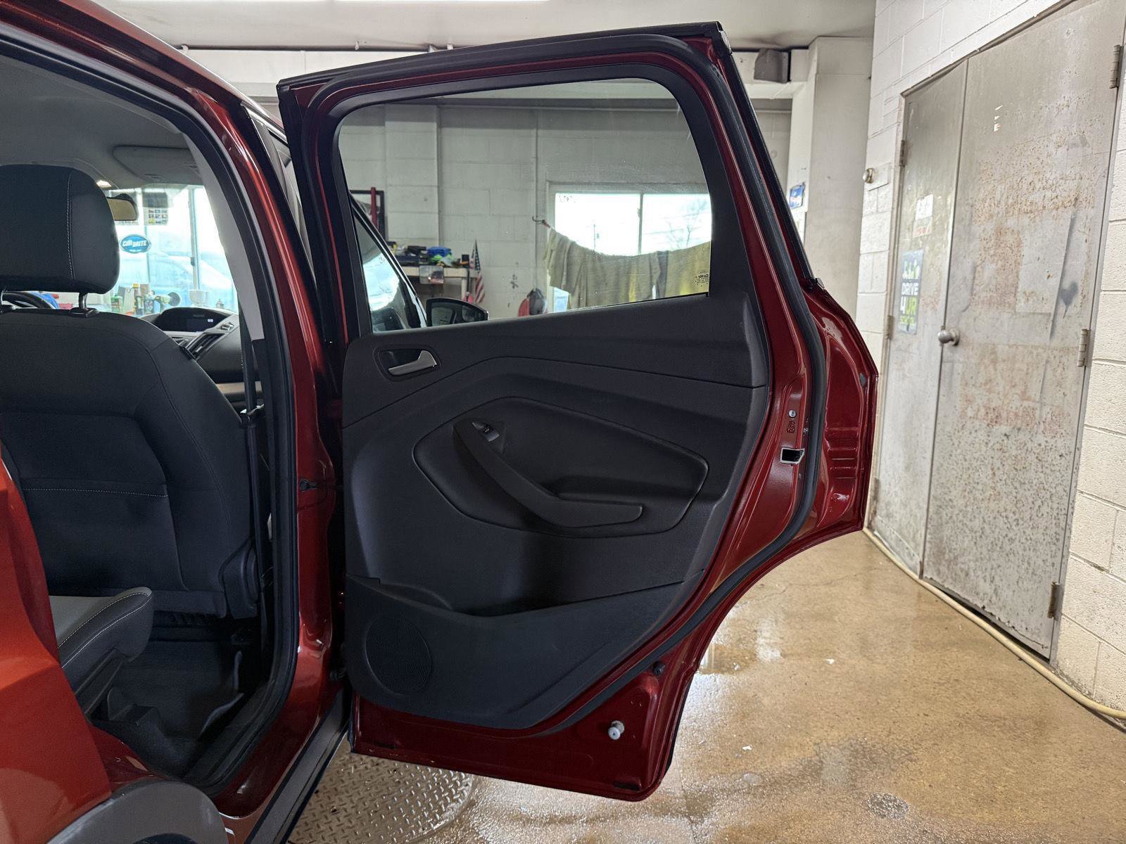 Used 2016 Ford Escape SE image 24