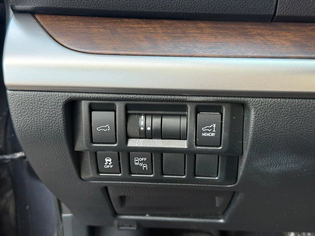 Used 2017 Subaru Outback 2.5i Limited AWD/4WD image 14