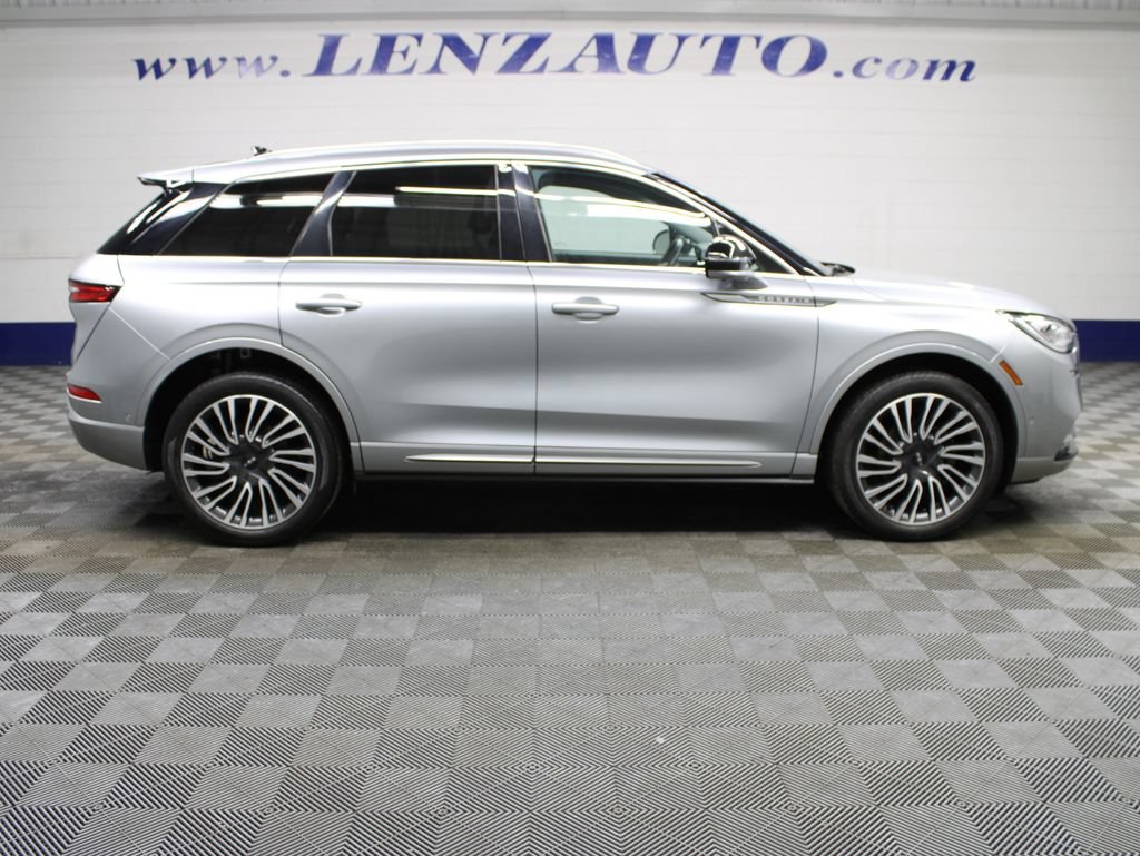 Used 2022 Lincoln Corsair Reserve w/ Equipment Group 201A AWD/4WD image 2